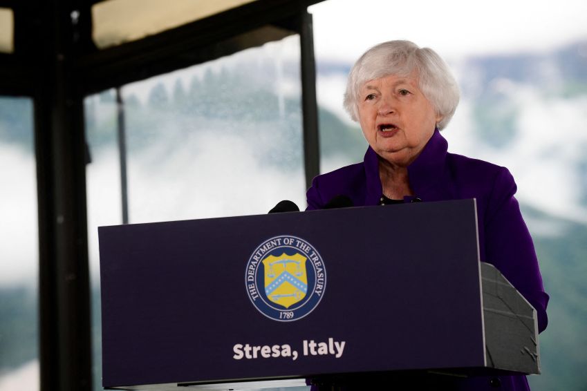 Secretária de Tesouro dos EUA, Janet Yellen, em entrevista coletiva antes de encontro de ministros das Finanças do G7 em Stresa, na Itália / 23/05/2024 REUTERS/Massimo Pinca