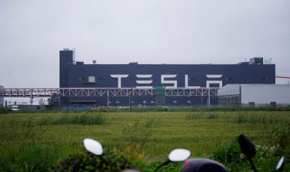 Tesla admite mil trabalhadores para produção de caminhão elétrico, diz site