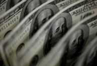 Tendência é estresse continuar em 2025, diz economista sobre saída de dólares
