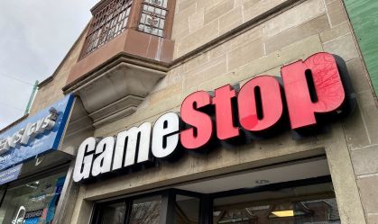 GameStop atinge lucro no 1º tri de 2025 e vendas de colecionáveis sobem 54%