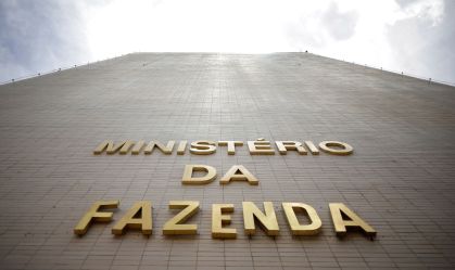 Fazenda volta atrás e mantém zero IOF para fundos que investem no exterior