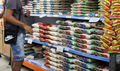 Atacarejos são ajudados pela inflação alimentar, mas competição barra crescimento
