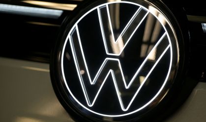Funcionários da Volkswagen anunciam greve na Alemanha após demissões e cortes salariais