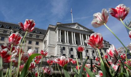 Banco da Inglaterra reduz juros e prevê inflação mais alta após orçamento do país