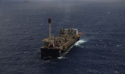 Petróleo sobe com conflito crescente no Oriente Médio