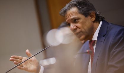Alguns bilionários continuam evadindo sistemas tributários e jogam Estados uns contra os outros, diz Haddad