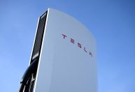 Volkswagen e BMW superam Tesla em venda de elétricos na Europa em fevereiro