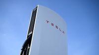 Ações da Tesla sobem após saída de Musk do governo Trump
