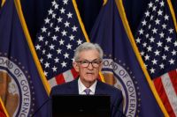 Cortes nos juros podem esperar até analisar impacto de tarifas, diz Powell