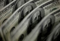 Ibovespa recua mais de 1% em dia de aversão global a risco; dólar sobe