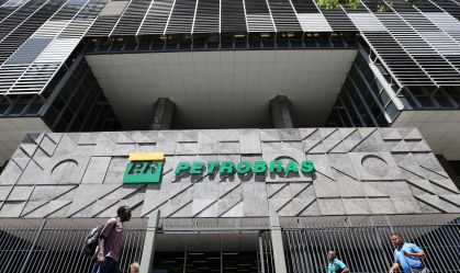 Ainda é cedo para Petrobras reavaliar preços por alta do petróleo, dizem analistas