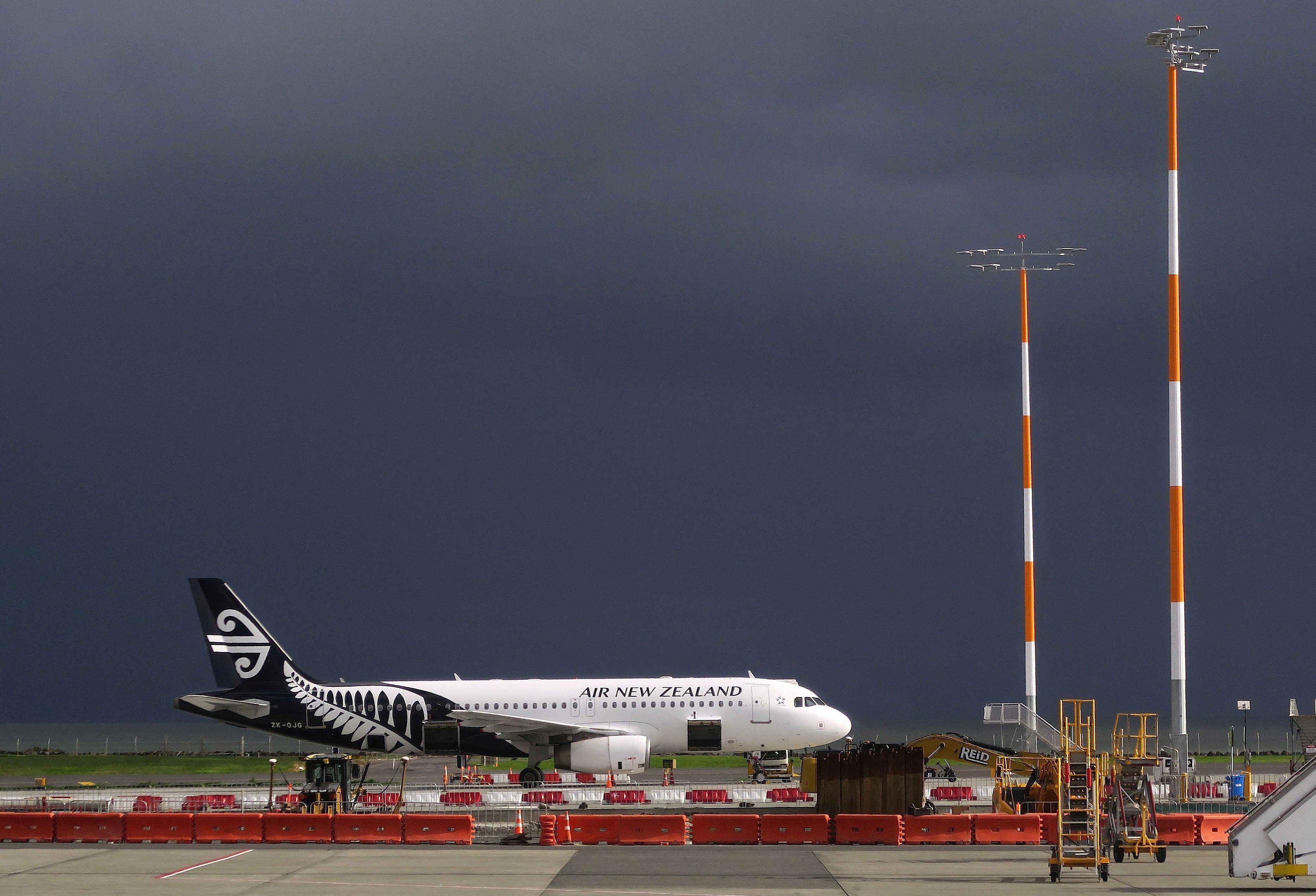 Airbus A320 da Air New Zealand em aeroporto de Nova