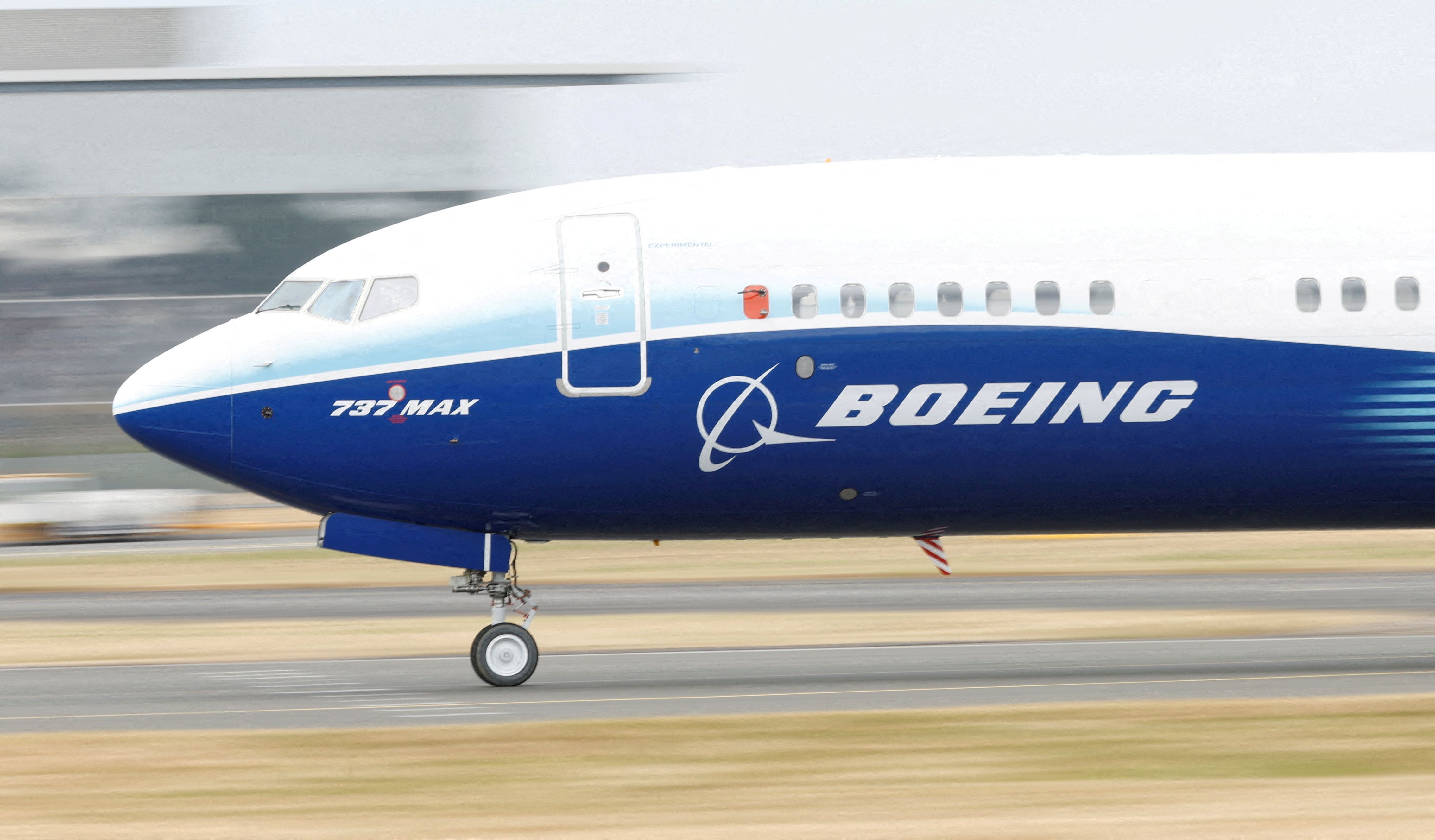 Boeing 737 Max durante exibição no Farnborough International Airshow, em