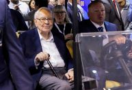 Coca-Cola, hot dogs e CEO da Apple: bastidores da reunião de Warren Buffett