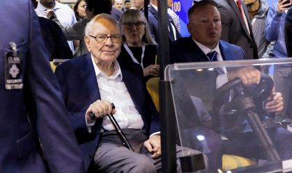 Coca-Cola, hot dogs e CEO da Apple: bastidores da reunião de Warren Buffett