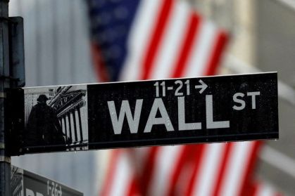 Placa de Wall Street do lado de fora da Bolsa de Valores de Nova York