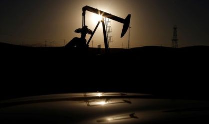 Petróleo cai em sessão volátil após EUA confirmar tarifas