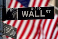 Wall Street sobe com otimismo por tarifas e Trump suavizar criticas ao Fed