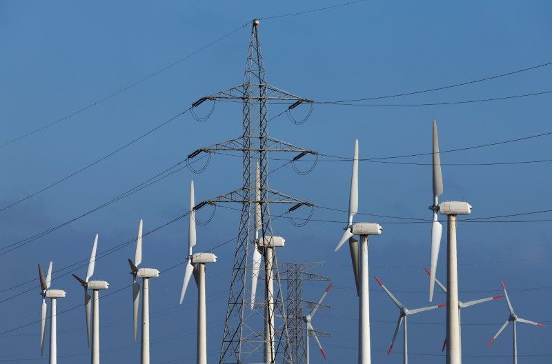 Linhas de transmissão junto de turbinas de geração eólica