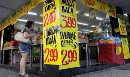 Preços ao produtor no Brasil caem em fevereiro após 12 altas seguidas