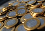 Juros futuros encostam em 13% com desconfiança fiscal
