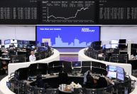 Ações na Europa atingem níveis mais baixo em um mês com balanços fracos