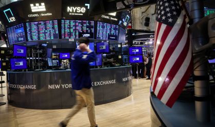 Operadores trabalham na Bolsa de Valores de Nova York