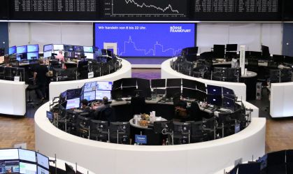 Bolsas europeias fecham perto de mínima de um mês com pressão fiscal