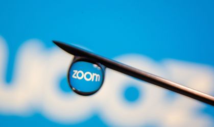 Zoom eleva projeção de receita anual devido a forte demanda por seus produtos com IA