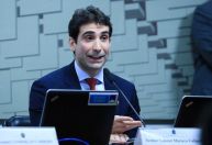 Galípolo defende “parcimônia” ao analisar dados em meio à volatilidade