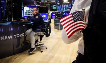 Bolsas de NY fecham em alta com balanços de techs e Fed
