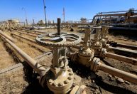 Petróleo fecha em alta após disparar 5% com ataques do Irã a Israel