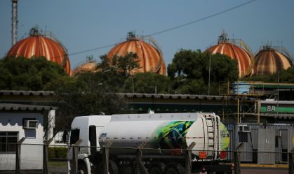 Associação defende a construção de 33 novas refinarias no país em 5 anos