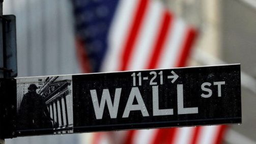 Placa de Wall Street do lado de fora da Bolsa de Valores de Nova York