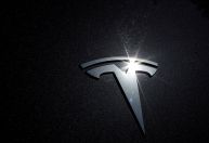Tesla enfrenta crise sem precedentes com queda em vendas e lucro