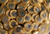 Juros futuros sobem com emprego forte, dólar alto e temor fiscal