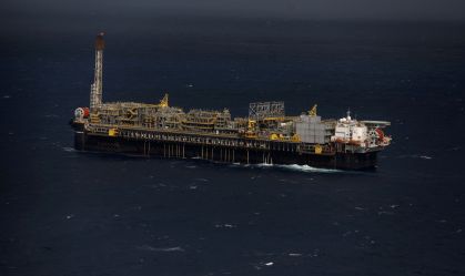 Seguros para plataformas de petróleo crescem no Brasil com contratações por petroleiras