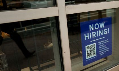 Criação de vagas de emprego nos EUA surpreende e registra forte queda em outubro