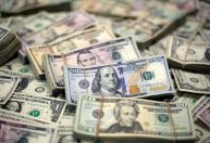 Dólar cai à espera de decisões de Fed e BC; bolsa sobe