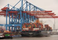 Balança comercial tem superávit de US$ 8,2 bi em março