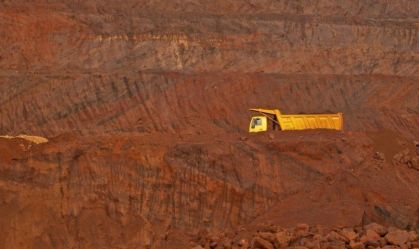 Minério de ferro se recupera, mas demanda lenta reduz ganhos