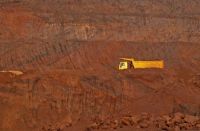 Minério de ferro cai após rumores de cortes na produção de aço na China