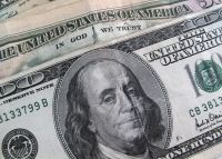 Dólar amplia queda após conversa entre Trump e Xi; Ibovespa opera estável
