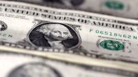 Dólar tem queda com decisões de BCs e tensões no Oriente Médio em foco