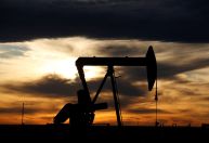 Petróleo fecha em alta puxada pela Opep+ e recuo dos estoques nos EUA