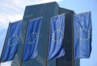 Bolsas da Europa abrem em alta, mas perdem fôlego após PMIs da região