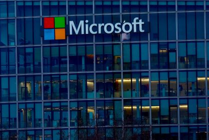 Logo da Microsoft perto de Paris