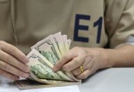 Dólar em R$ 5,75: é hora de comprar para férias?