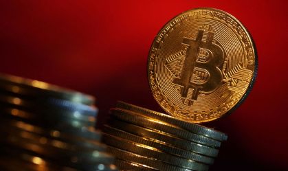 Bitcoin supera US$ 111 mil e renova recorde com apoio macro e regulatório