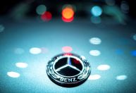 Mercedes-Benz reforça linha de carros a combustão e reduz expectativa com elétricos